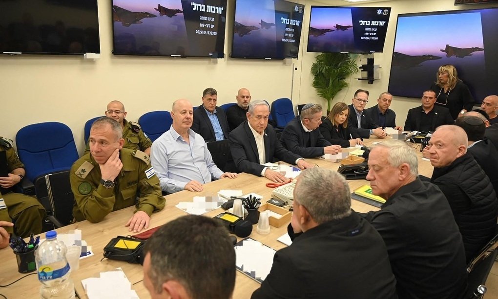 Israel's war cabinet held an emergency meeting and warned Iran to pay the price 0