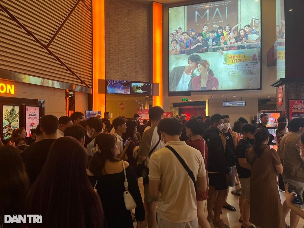 Tran Thanh's movie `Mai` is labeled 18+: Are students still free to enter the theater? 8